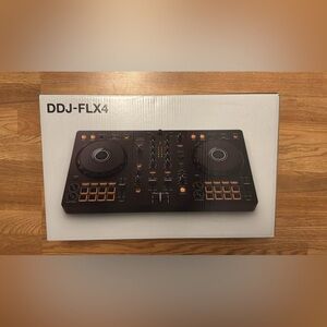 Pioneer DDJ-FLX4 2-Channel DJ controller compatible with Rekordbox